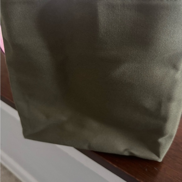 Bagging Rights Bucket Bag NWOT Olive and Fuchsia - Picture 3 of 7